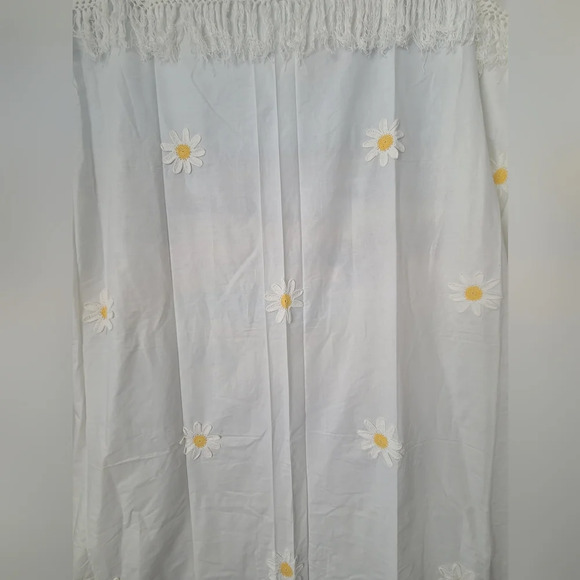 Vintage Handmade Cotton Single Curtain W Yellow Crocheted Daisies 70' W x 69' L‎ - Picture 4 of 7